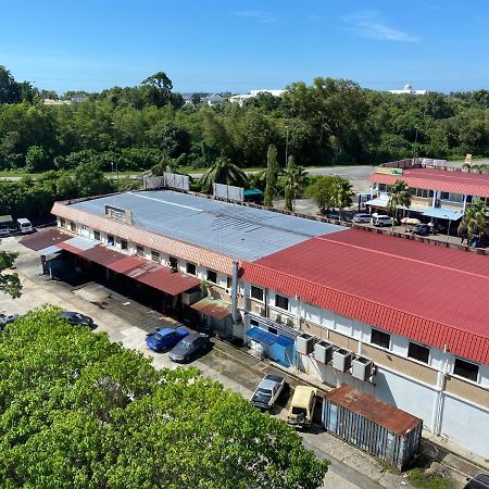 The Lanes Hotel Tutong Esterno foto