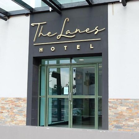 The Lanes Hotel Tutong Esterno foto