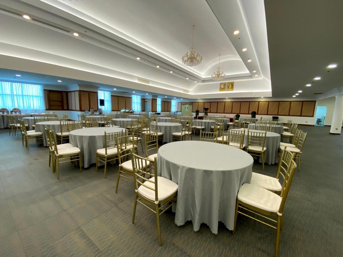 The Lanes Hotel Tutong Esterno foto
