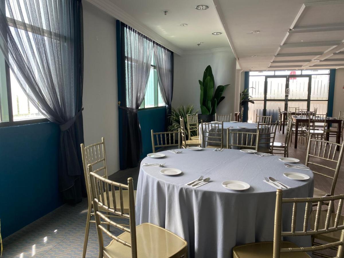 The Lanes Hotel Tutong Esterno foto