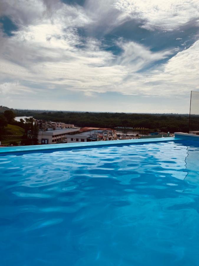The Lanes Hotel Tutong Esterno foto