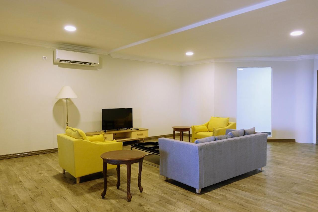 The Lanes Hotel Tutong Esterno foto