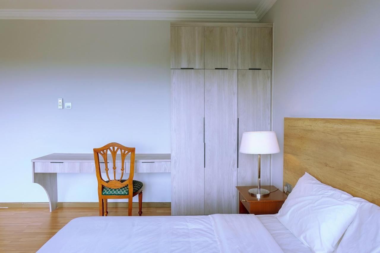 The Lanes Hotel Tutong Esterno foto