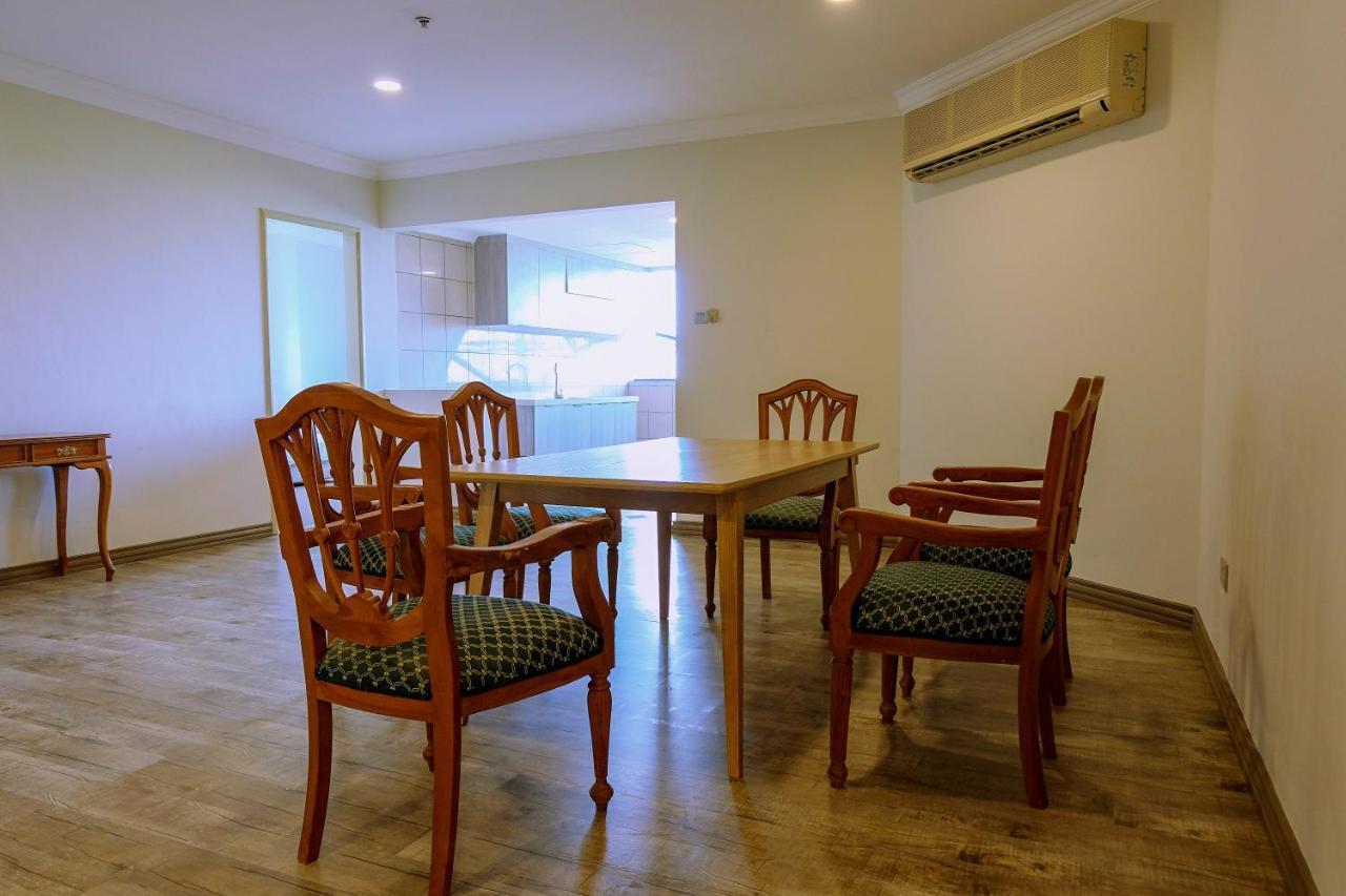 The Lanes Hotel Tutong Esterno foto