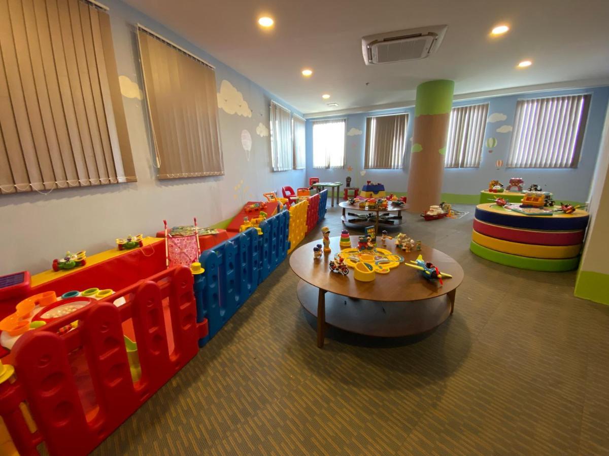 The Lanes Hotel Tutong Esterno foto