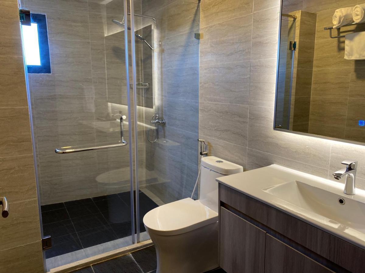 The Lanes Hotel Tutong Esterno foto