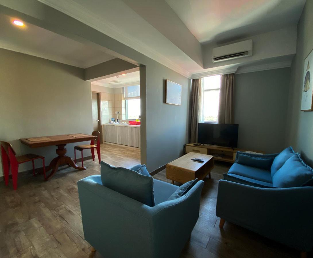 The Lanes Hotel Tutong Esterno foto