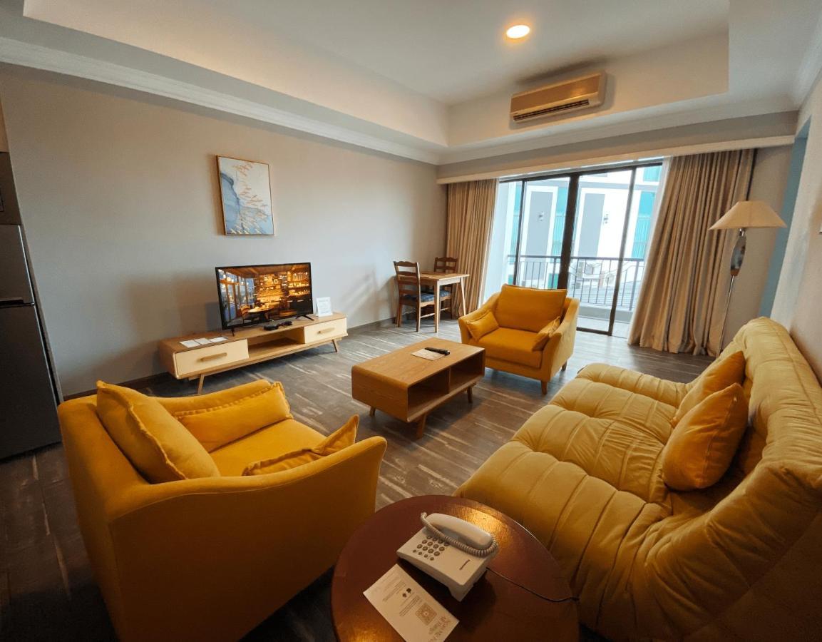 The Lanes Hotel Tutong Esterno foto