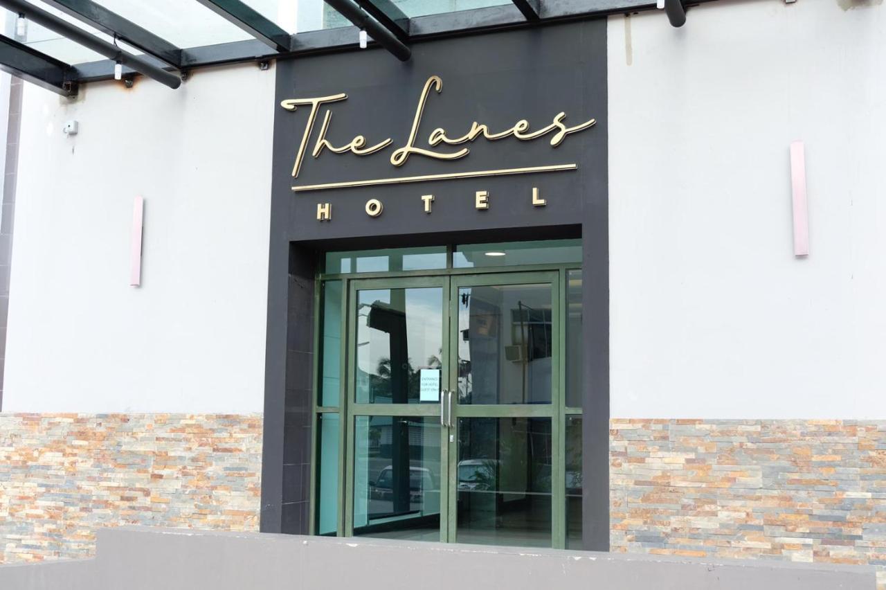 The Lanes Hotel Tutong Esterno foto